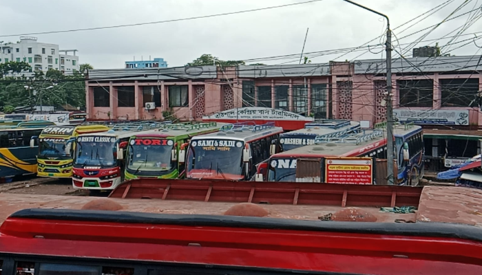 এবার অনির্দিষ্টকালের জন্য বাস চলাচল বন্ধ বরিশালে