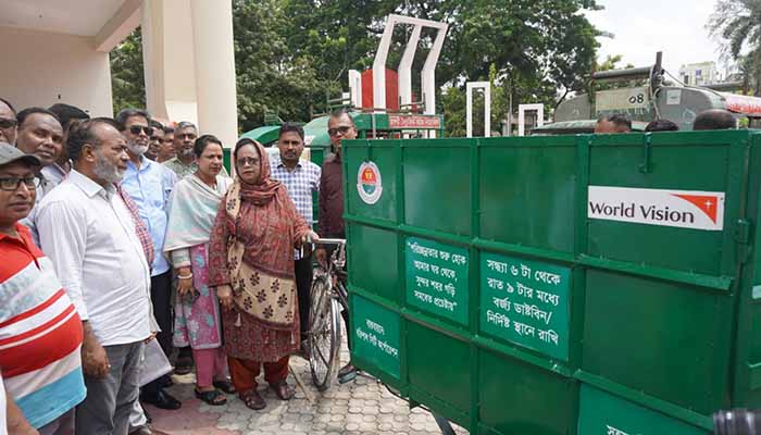 নগরীক পরিচ্ছন্ন করতে সিটি কর্পোরেশনকে সহায়তা