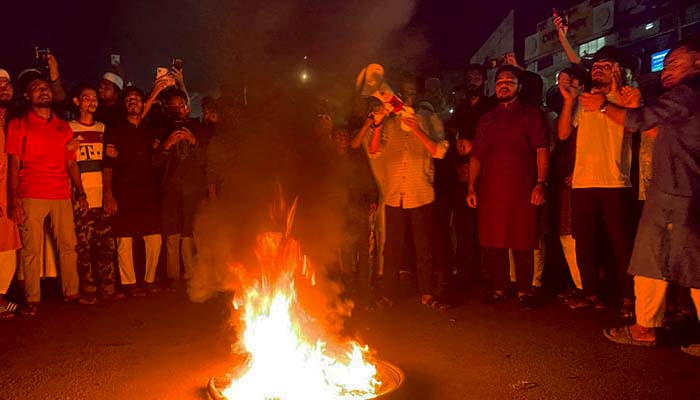 মিটফোর্ডের সামনে হত্যা; বরিশালে প্রতিবাদ