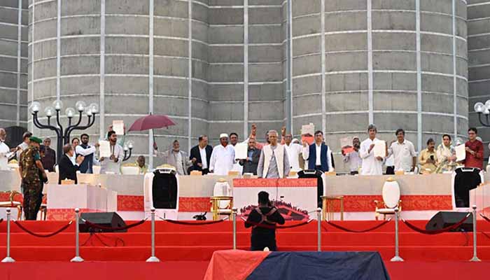 ‘জুলাই সনদ’ প্রধান উপদেষ্টাসহ ২৫ দল সই করেছে, ৫ দল করেনি