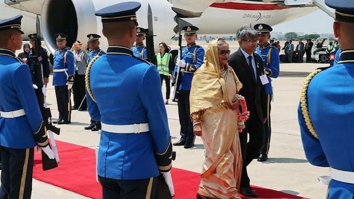 প্রধানমন্ত্রীকে থাইল্যান্ডে লাল গালিচা সংবর্ধনা