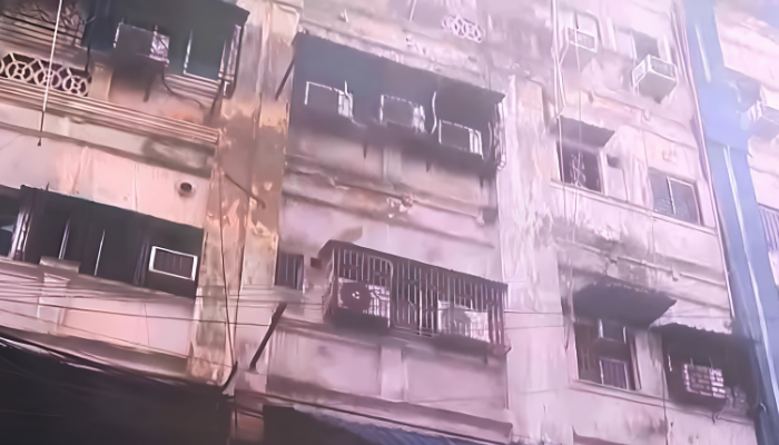 কলকাতার হোটেলে আগুনে নয় বাংলাদেশির মৃত্যু