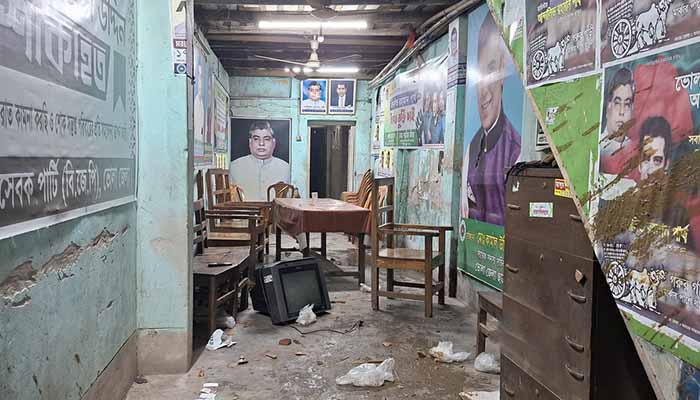 ভোলায় বিএনপির মিছিলে হাতবোমা বিস্ফোরণ, বিজেপির অফিস ভাঙচুর