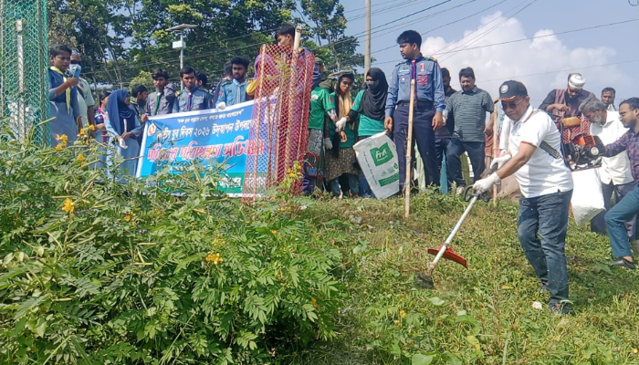 বধ্যভূমি এলাকায় যুবদের পরিচ্ছন্নতা অভিযান