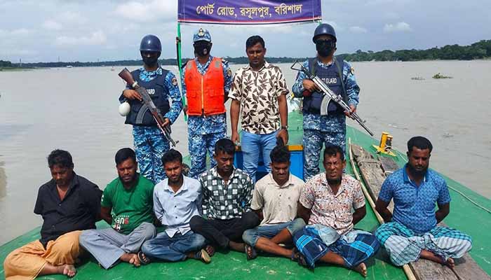  বালু উত্তোলন;  জব্দ ২ ড্রেজার ও ২ বাল্কহেড, জরিমানা ৬ লাখ