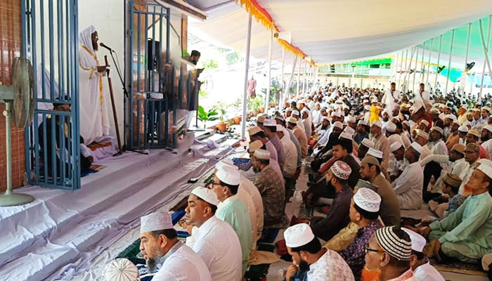  ঈদ জামাতে দেশ ও জাতির কল্যাণ কামনা