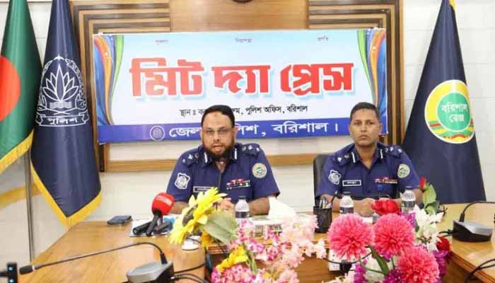 আগৈলঝাড়া থানায় হামলা;  শনাক্ত ৬০, গ্রেপ্তার ৩২