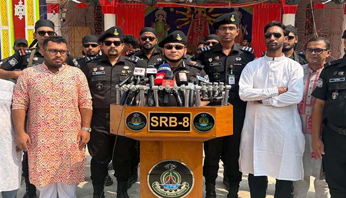 বরিশালে দুর্গাপূজার নিরাপত্তায় এসআরবি ৮