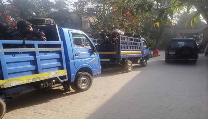 আধাঘন্টা দেরীতে ভোট শুরু  সরকারি মহিলা কলেজে