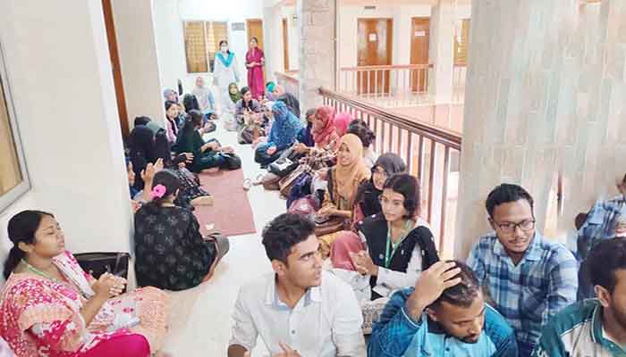 ববি শিক্ষার্থীদের আল্টিমেটাম শেষ, অনশন শুরু