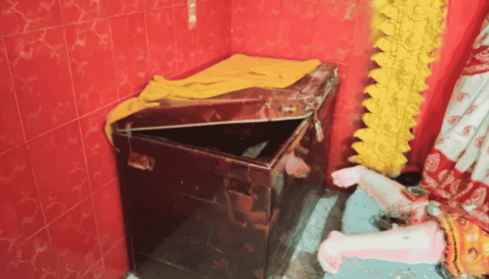 আগৈলঝাড়ায় মন্দিরে চুরি, ক্ষতি লক্ষাধিক টাকার মালামাল