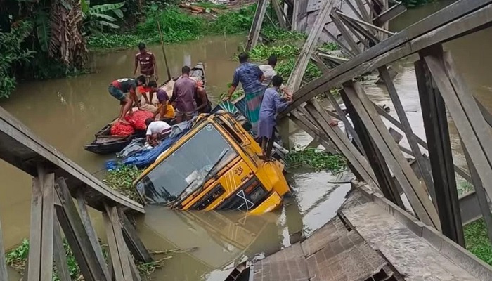  অনিশ্চত সড়ক যাত্রা