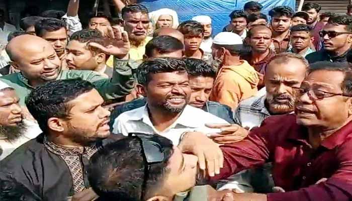 নির্বাচনি এলাকায় ব্যারিস্টার ফুয়াদ লাঞ্চিত, অবাঞ্ছিত ঘোষণার হুমকি