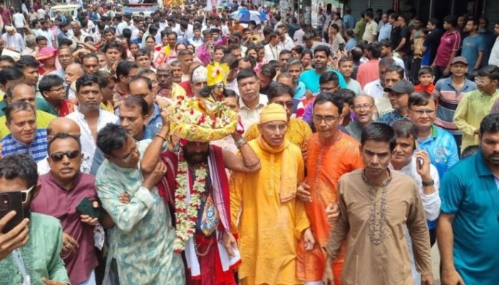 বরিশালে উৎসবমুখর জন্মাষ্টমী উদযাপন