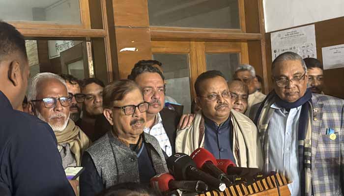 মনোনয়নপত্র বাতিল করা নিয়ে মান্নার গুরুতর অভিযোগ