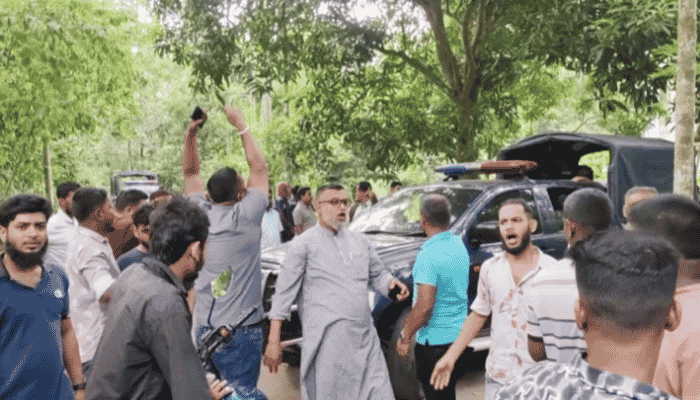 লক্ষ্মীপূজার দাওয়াত থেকে যুবলীগ-ছাত্রলীগের নেতা-কর্মী আটক