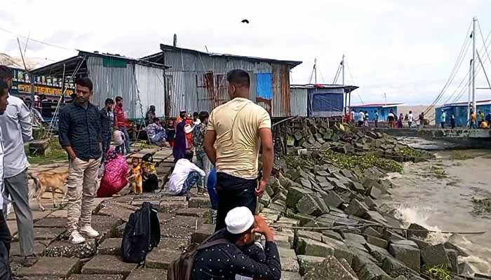 নিম্নচাপের প্রভাবে ভোলায় নদী উত্তাল।। ১০ রুটে লঞ্চ-ফেরি চলালচল বন্ধ