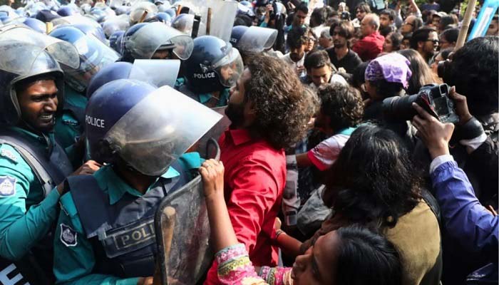 স্বরাষ্ট্র উপদেষ্টার পদত্যাগের দাবিতে ২৪ ঘণ্টার আলটিমেটাম