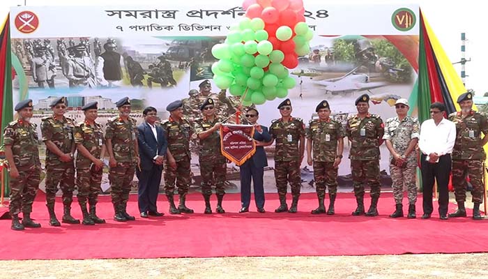 বরিশাল শেখ হাসিনা সেনানিবাসে সমরাস্ত্র প্রদর্শনী উদ্বোধন