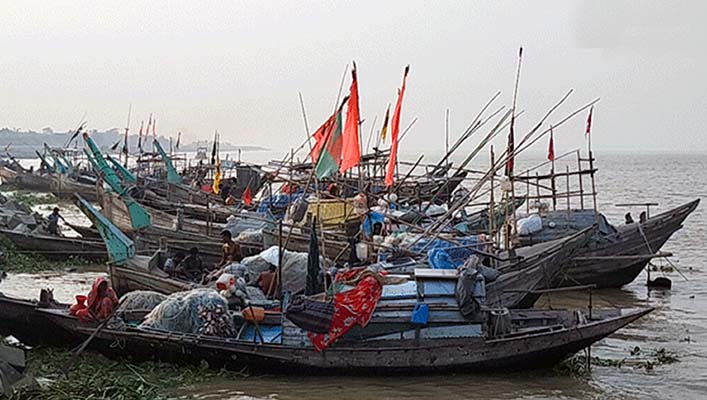 ইলিশ শিকার নিষেধাজ্ঞা অভিযানে বরিশালে ৩৫০ পুলিশ