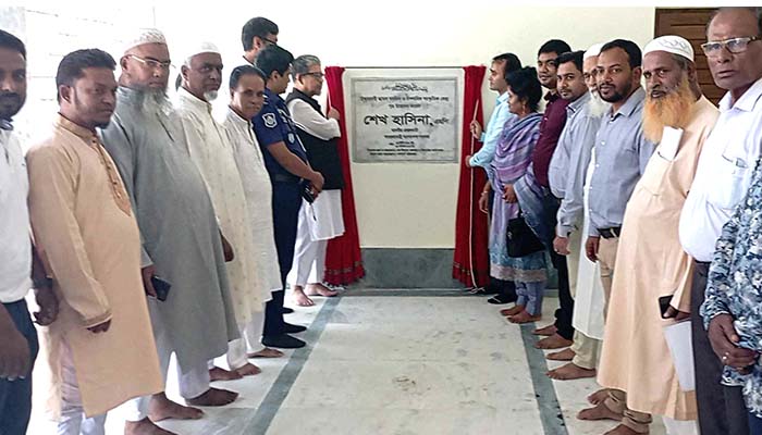 ইন্দুরকানী মডেল মসজিদ ও ইসলামিক সাংস্কৃতিক কেন্দ্র উদ্বোধন