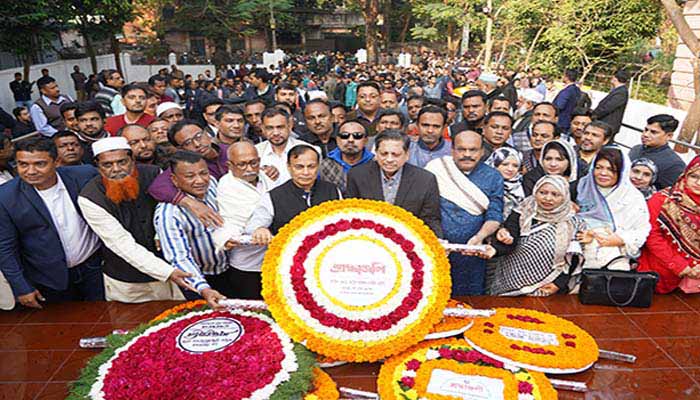 বিজয় দিবসে পানিসম্পদ প্রতিমন্ত্রী ও মেয়রের শ্রদ্ধা নিবেদন