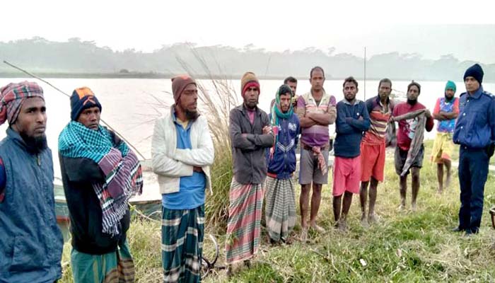 নদী তীরের মাটি কেটে ইট ভাটায়,১৫ শ্রমিকের অর্থদণ্ড