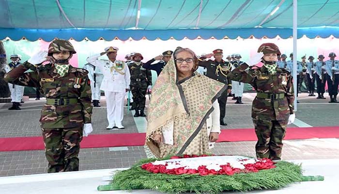  বঙ্গবন্ধুর সমাধিতে প্রধানমন্ত্রী ও মন্ত্রিসভার সদস্যদের শ্রদ্ধা