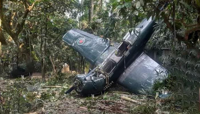 বগুড়ায় প্রশিক্ষণ বিমান বিধস্ত, প্রশিক্ষক-প্রশিক্ষণার্থী আহত